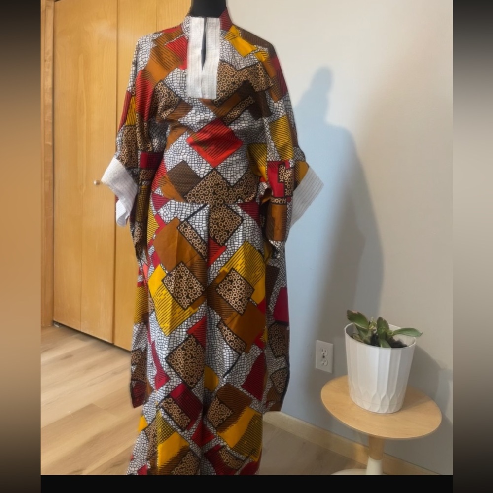 Colorful Geometric Patterned Kaftan with Pants

ALL REASONABLE OFFERS ACCEPTED